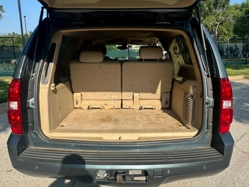Used 2008 Chevrolet Suburban LT w/ LT Preferred Equipment Group RWD image 6