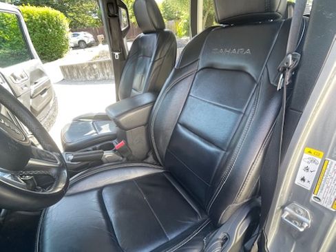 Used 2019 Jeep Wrangler Unlimited Sahara image 9