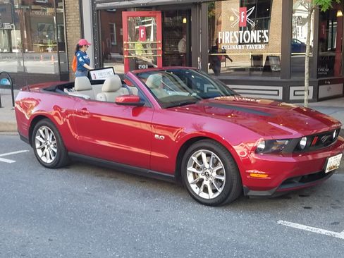 Used 2011 Ford Mustang GT Premium w/ Comfort Pkg RWD image 2