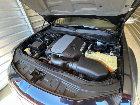 Used 2011 Chrysler 300 C AWD/4WD image 6