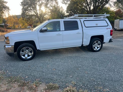 Used 2018 Chevrolet Silverado 1500 LT w/ LT Eassist Package image 1