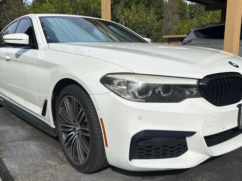 Used 2019 BMW 530e w/ M Sport Package image 4