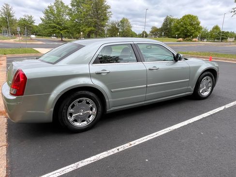 Used 2006 Chrysler 300 Touring RWD image 6