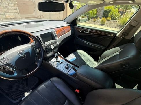 Used 2013 Hyundai Equus Signature RWD image 16