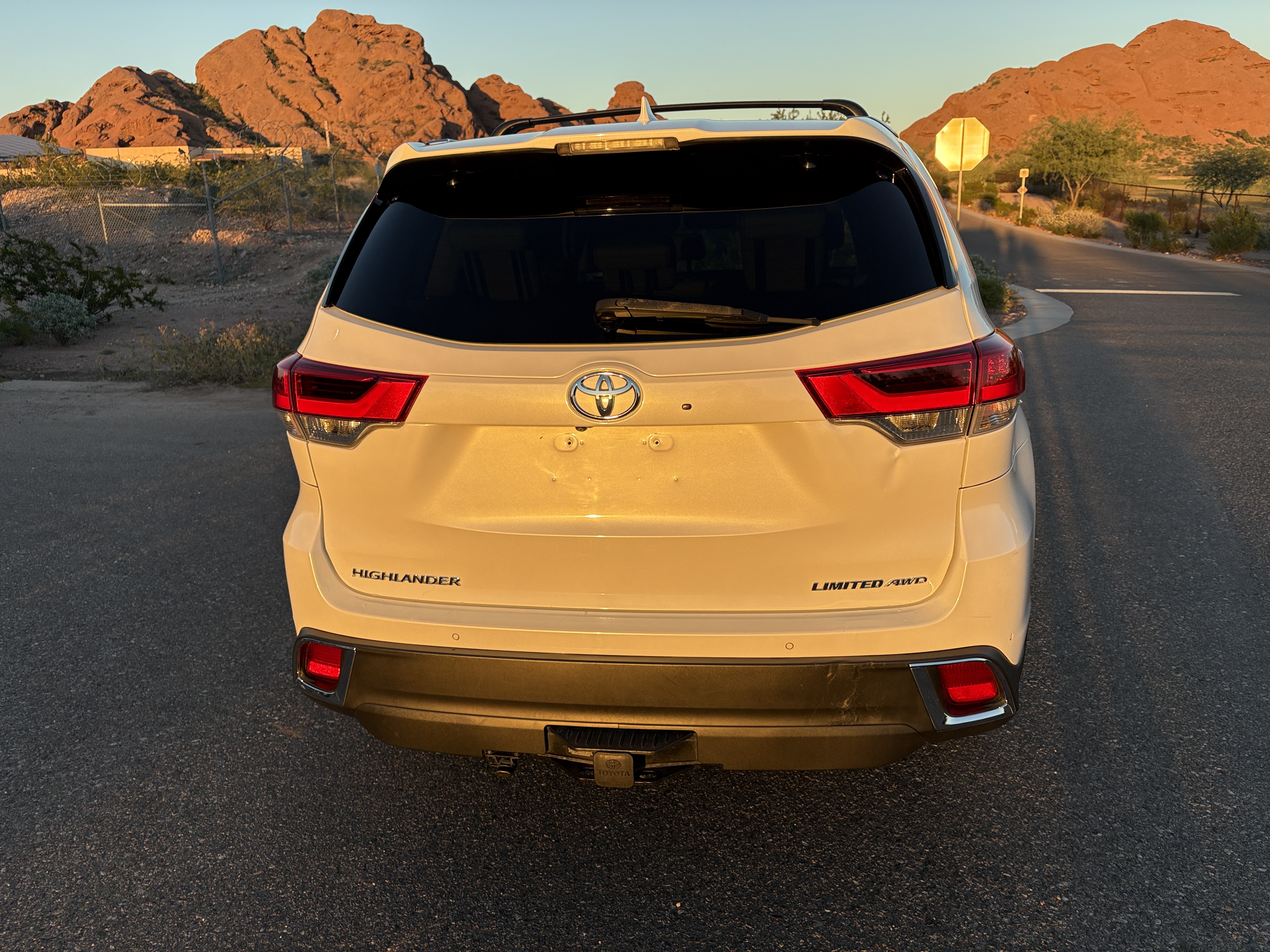 Used 2017 Toyota Highlander Limited Platinum AWD/4WD image 6