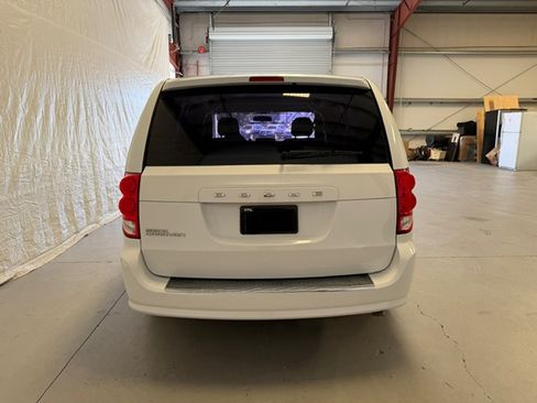 Used 2016 Dodge Grand Caravan American Value Package FWD image 8