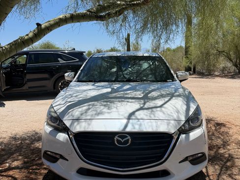 Used 2018 MAZDA MAZDA3 Touring FWD image 1