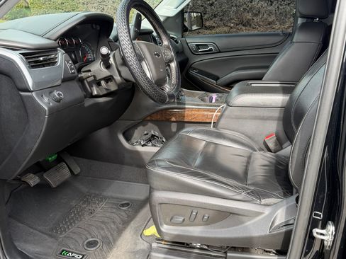 Used 2020 Chevrolet Suburban LT image 12