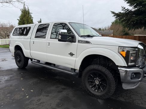Used 2011 Ford F350 Lariat w/ Lariat Interior Pkg image 2