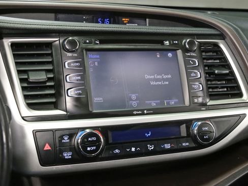 Used 2015 Toyota Highlander XLE image 8