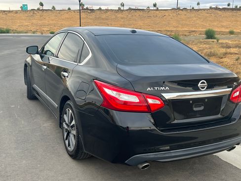 Used 2016 Nissan Altima 2.5 SL w/ 2.5 Technology Package image 6