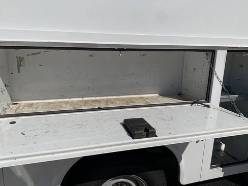 Used 2017 Ford E-350 and Econoline 350 Super Duty w/ Power Windows & Locks Group image 9