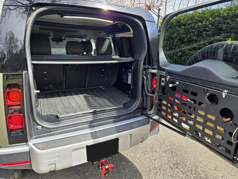 Used 2021 Land Rover Defender 110 SE image 11