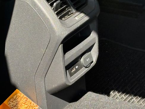 Used 2020 Volkswagen Tiguan SE w/ Panoramic Sunroof Package image 8