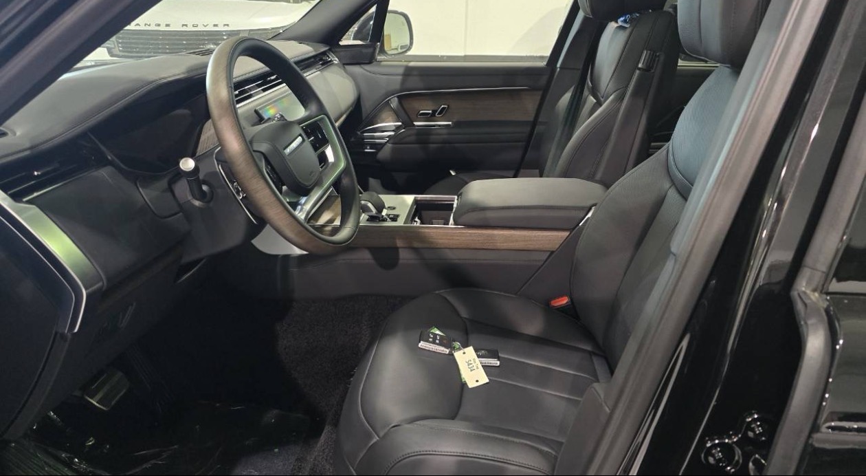 Used 2024 Land Rover Range Rover Autobiography AWD/4WD image 8