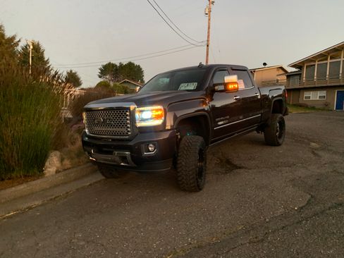 Used 2015 GMC Sierra 2500 Denali w/ Duramax Plus Package image 8