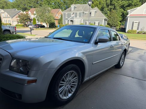 Used 2008 Chrysler 300 Touring w/ Comfort/Convenience Group RWD image 9