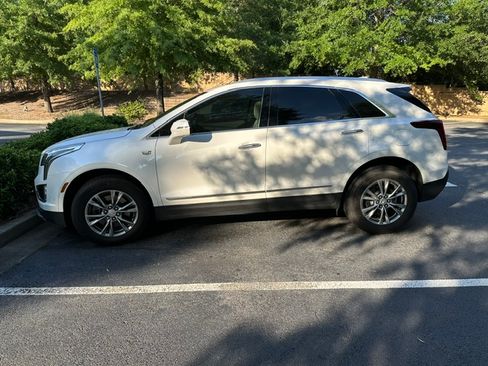 Used 2021 Cadillac XT5 Premium Luxury FWD image 2