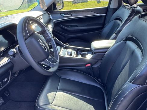 Used 2023 Jeep Grand Cherokee L Limited w/ Black Appearance Package image 13