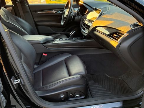 Used 2022 Cadillac CT5 V w/ Premium Package RWD image 2