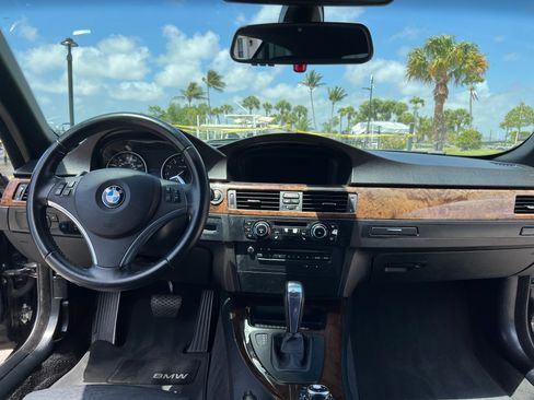 Used 2011 BMW 335i Convertible image 28