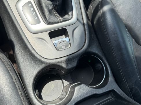 Used 2018 Jeep Cherokee Latitude Plus w/ Cold Weather Group FWD image 14