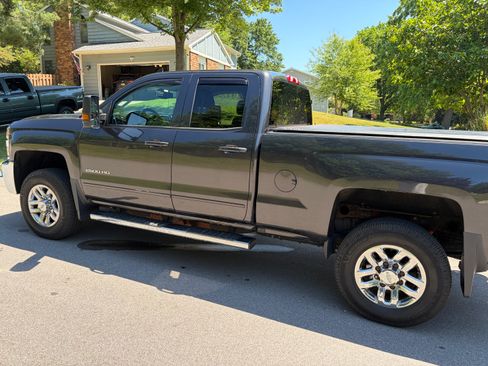Used 2016 Chevrolet Silverado 2500 LT w/ LT Convenience Package AWD/4WD image 5
