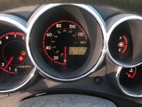 Used 2004 Pontiac Vibe image 10