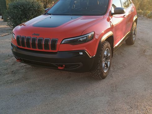 Used 2019 Jeep Cherokee Trailhawk image 5