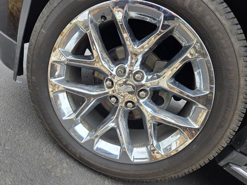 Used 2017 Cadillac Escalade Luxury image 11