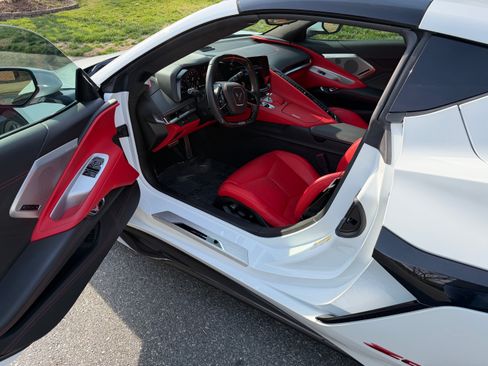 Used 2024 Chevrolet Corvette Z06 w/ Z07 Performance Package image 6