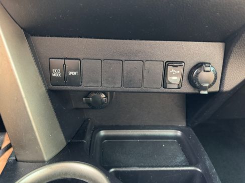 Used 2015 Toyota RAV4 LE image 16