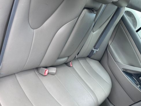 Used 2010 Toyota Camry LE FWD image 8