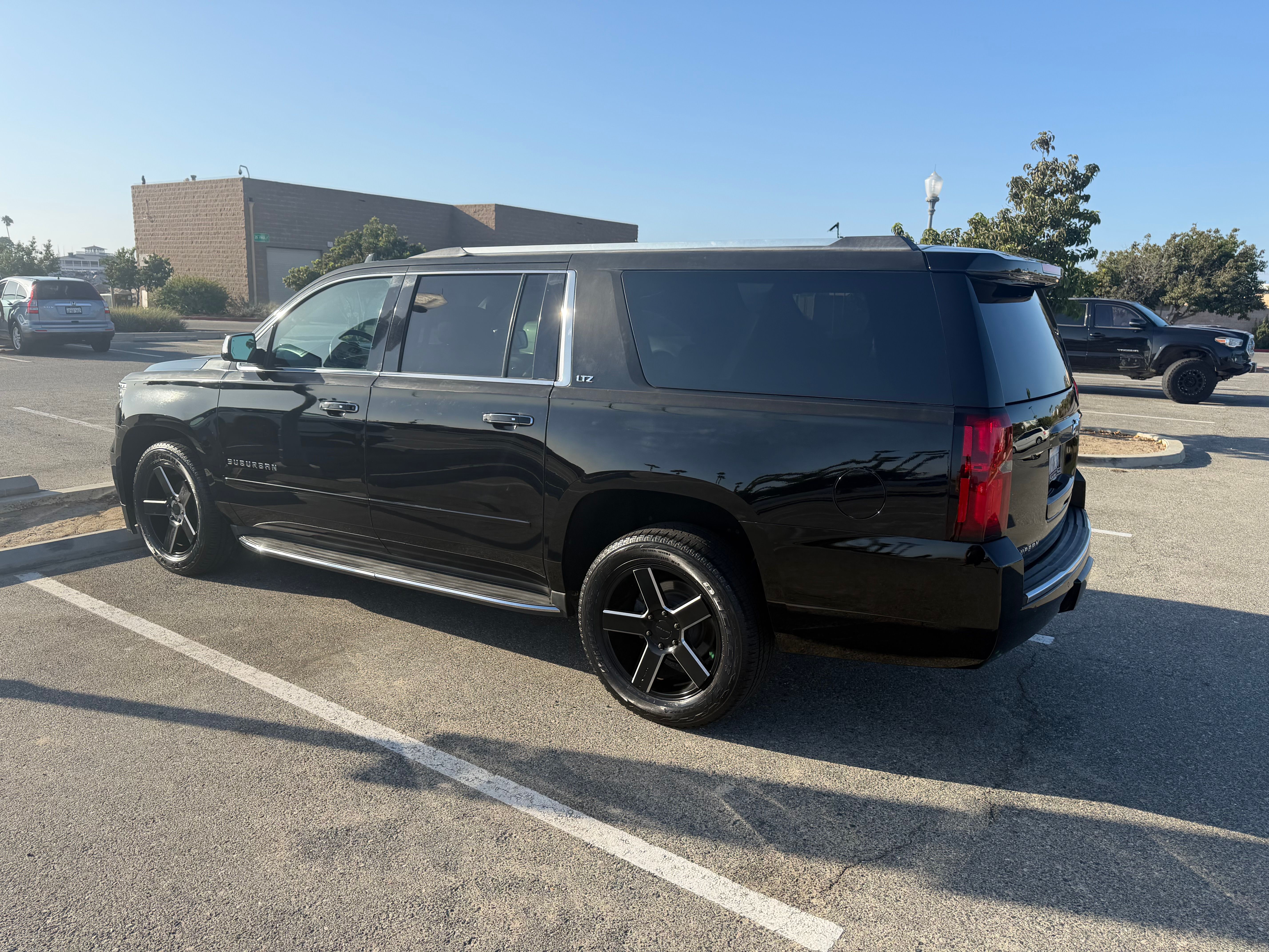 Used 2016 Chevrolet Suburban LTZ RWD image 28