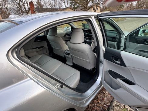 Used 2015 Honda Accord EX-L image 9