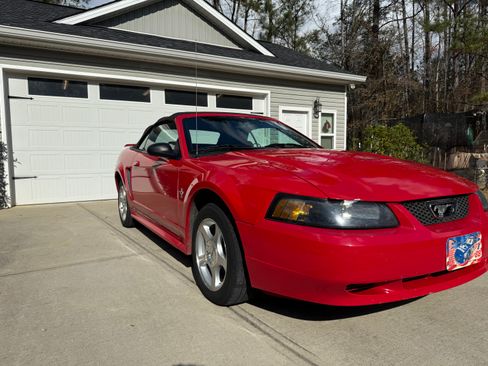 Used 2003 Ford Mustang Deluxe Convertible image 2