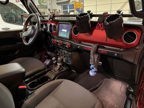 Used 2021 Jeep Wrangler Unlimited Rubicon AWD/4WD image 10