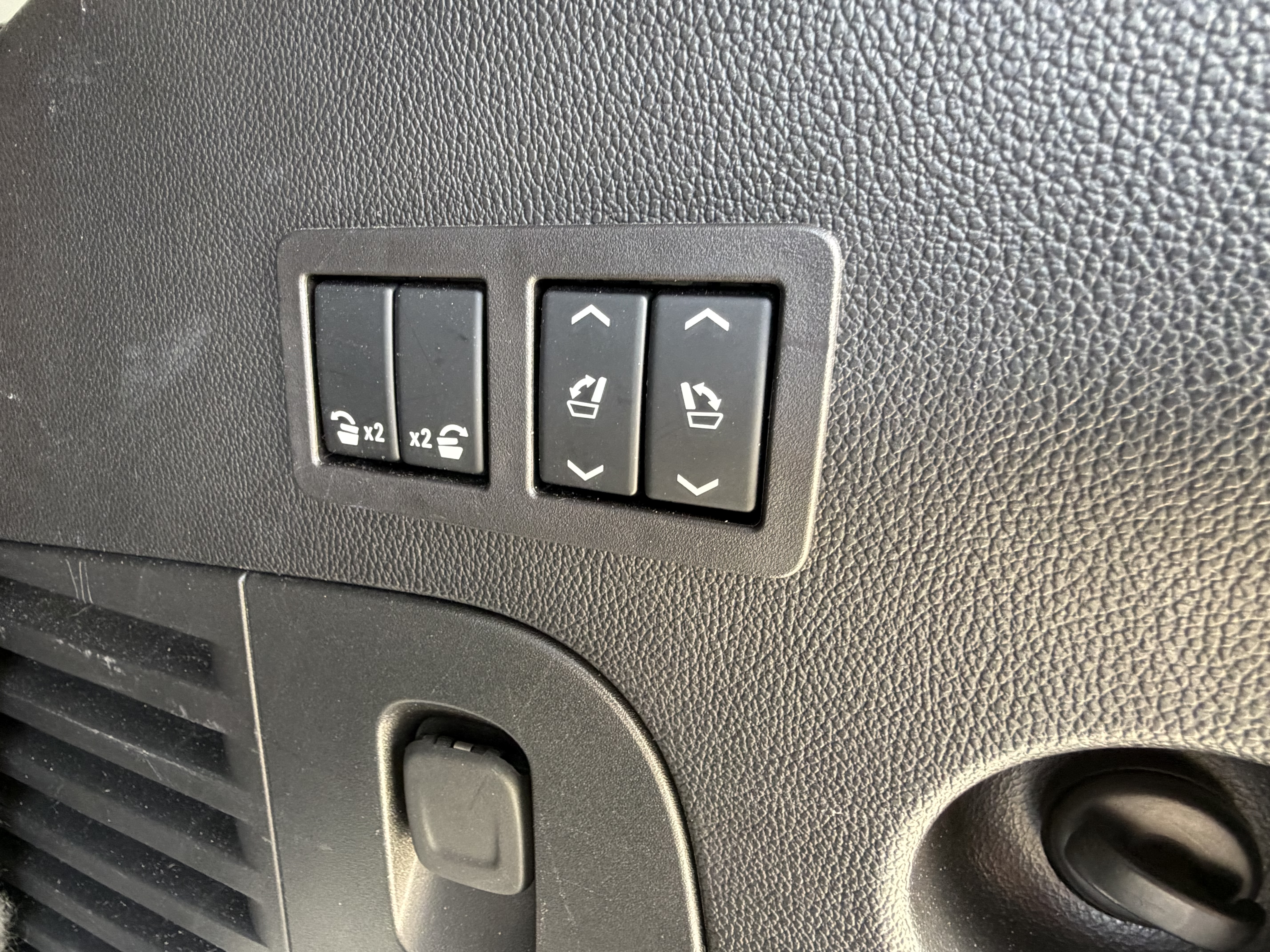 Used 2019 Cadillac Escalade Premium Luxury AWD/4WD image 30