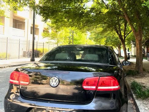 Used 2012 Volkswagen Eos Komfort FWD image 2