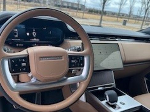 Used 2025 Land Rover Range Rover Long Wheelbase SE image 9