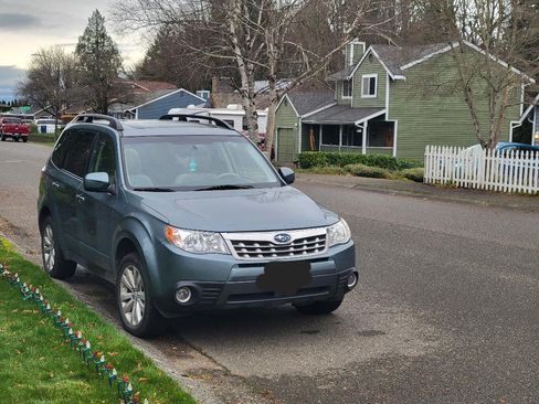 Used 2013 Subaru Forester 2.5X Premium w/ All-Weather Plus Pkg image 2