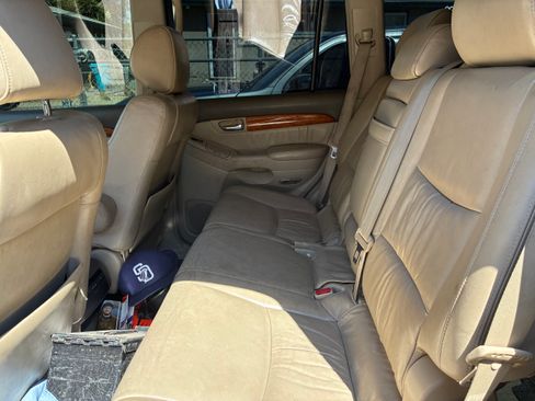 Used 2005 Lexus GX 470 w/ Preferred Accessory Pkg AWD/4WD image 6