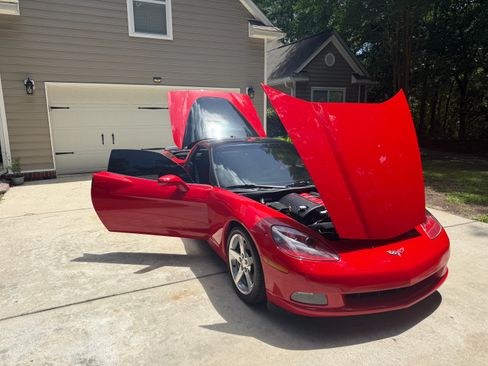 Used 2005 Chevrolet Corvette Coupe w/ Preferred Equipment Group RWD image 5