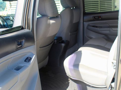 Used 2013 Toyota Tacoma PreRunner image 13