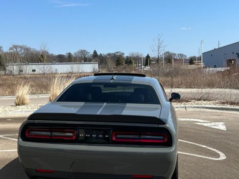 Used 2017 Dodge Challenger SXT Plus image 5