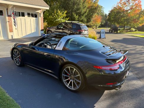 Used 2015 Porsche 911 Targa 4S image 4