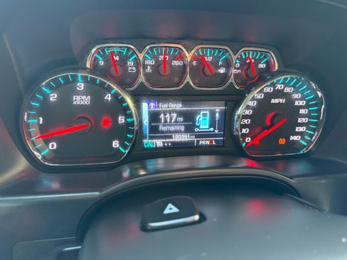 Used 2017 Chevrolet Silverado 1500 LT w/ LT Convenience Package RWD image 4