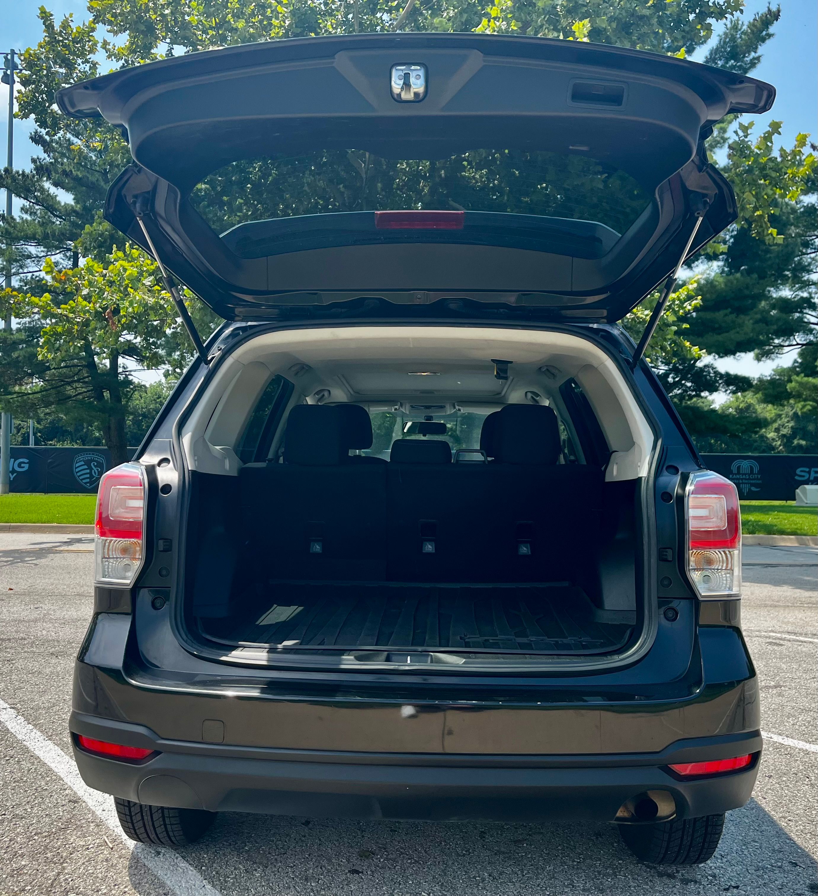 Used 2017 Subaru Forester 2.5i Premium w/ All-Weather Package AWD/4WD image 8