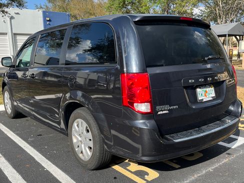 Used 2014 Dodge Grand Caravan SE image 5