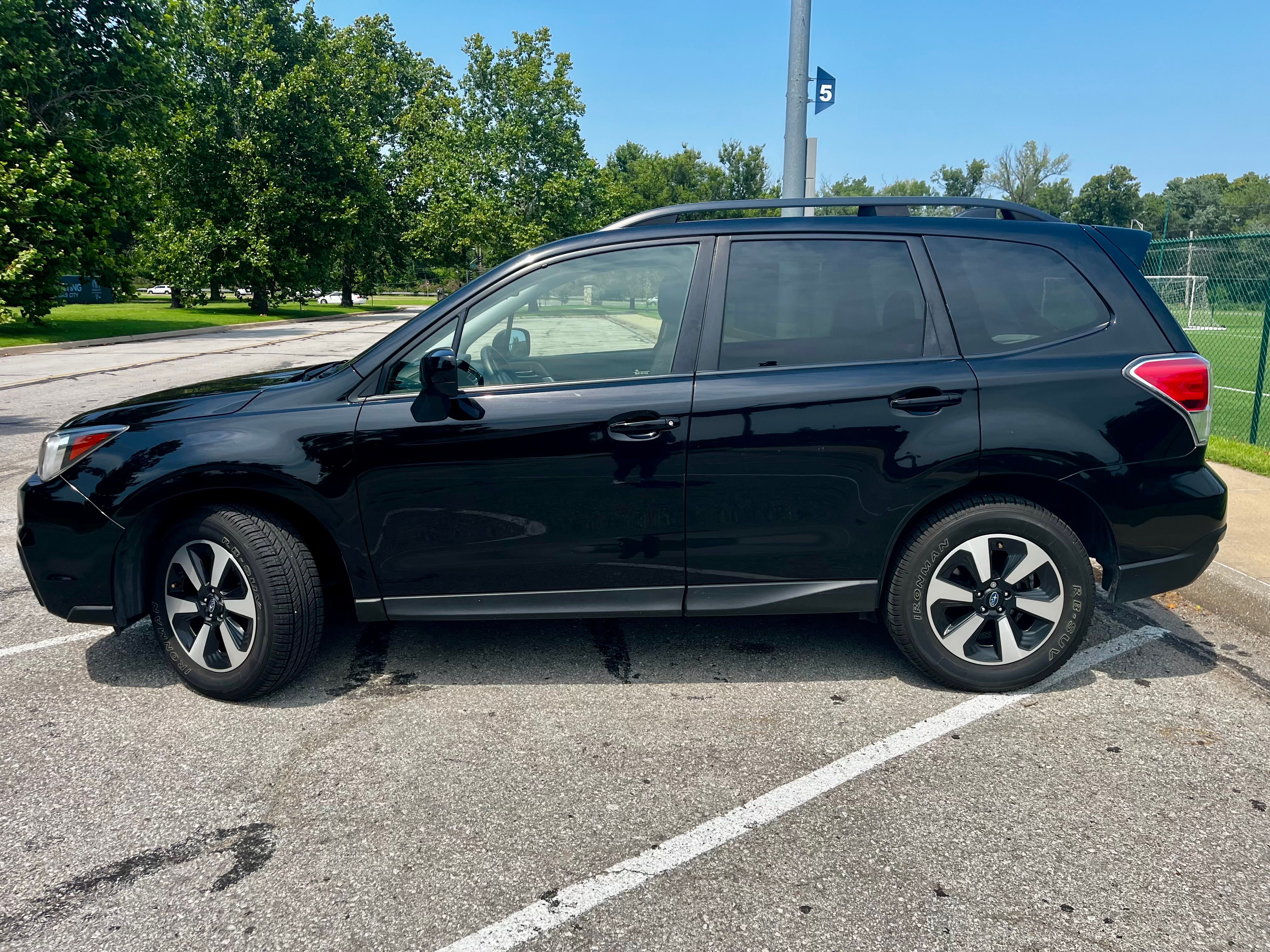 Used 2017 Subaru Forester 2.5i Premium w/ All-Weather Package AWD/4WD image 4